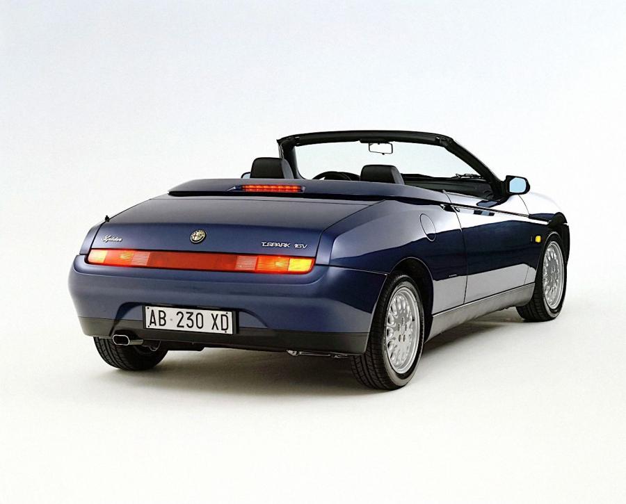  Alfa Romeo Spider (916S) 1995 года  (фото 13 из 26)